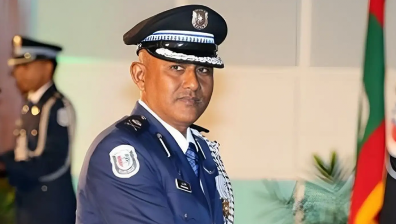 ނަވީން ރިޓަޔާކުރެއްވުމުން، ފުލުސް އިދާރާގެ ހިންގުން ވަގުތީގޮތުން ފަރުހާދަށް