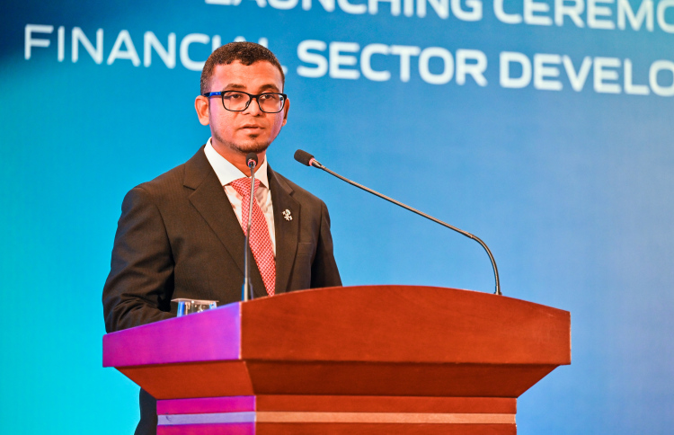 ރޯދަމަހާ ދިމާކޮށް ބޭންކުތަކަށް ދޫކުރާ ޑޮލަރުގެ އަދަދު 32 ޕަސެންޓަށް އިތުރުކުރަން އެމްއެމްއޭއިން ނިންމައިފި