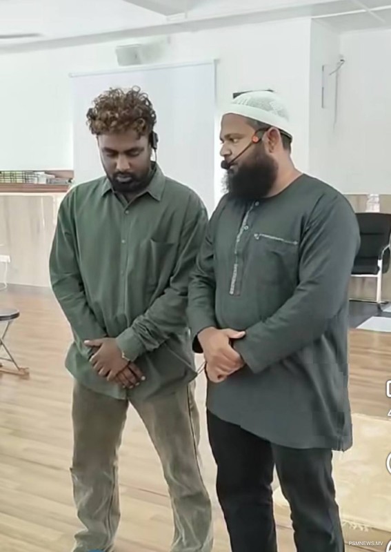 އައްޑޫ ސިޓީގައި ވަޒީފާއަދާކުރާ ސްރީލަންކާ ރައްޔިތަކު އިސްލާމްވެއްޖެ