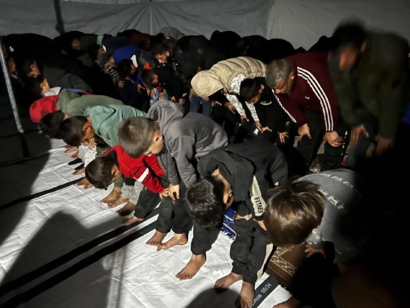 ޣައްޒާގައި ދިވެހީންގެ އެހީގައި، ވަގުތީ އިތުރު މިސްކިތެއް ބިނާކޮށްފި