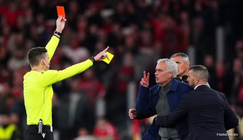 ރެފްރީ ގޯސް، ރެއާލްގެ ކުޅުންތެރިންނަށް ކާޑު ނުދައްކީ ގަސްތުގައި: މޮރީނިއޯ