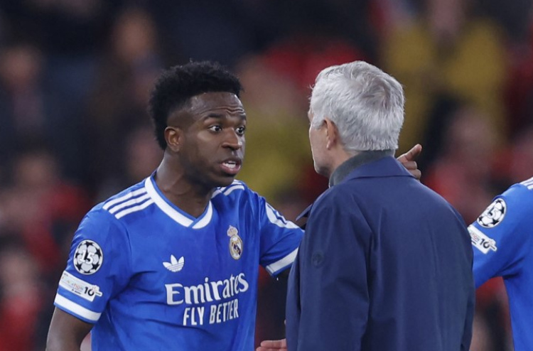 މޮރީނިއޯގެ ނުރުހުން ވިނީ އަށް: މޮޅު ގޯލެއް ޖަހައި، އިހުތިރާމާ އެކު އުފާފާޅުކުރޭ