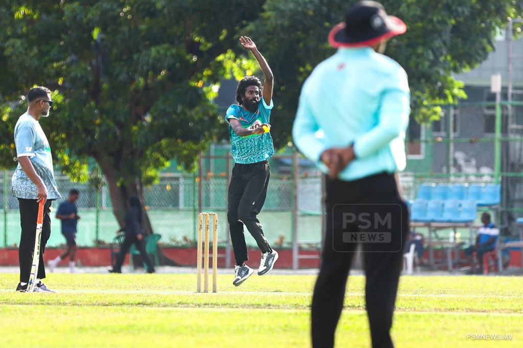 ފުޓްސަލް ތަރިން ޝިޔާހުއާއި ޝައްފާން ކްރިކެޓު ކުޅެނީ