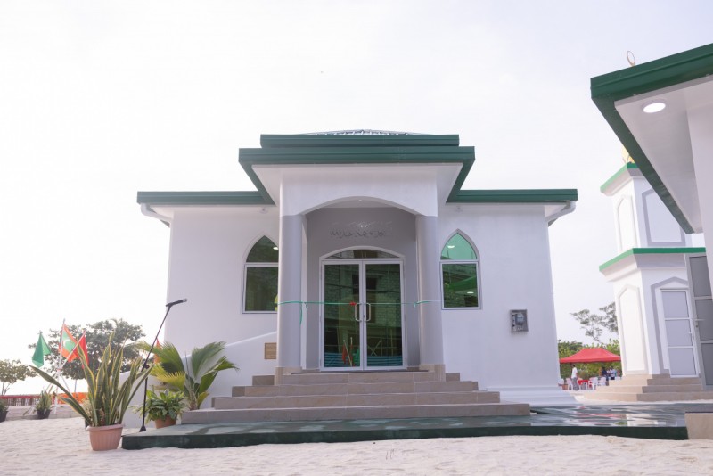 ދަތުރުވެރީންނަށް ޚާއްސަކޮށް ކެނދިކުޅުދޫ ބަނދަރުމަތީގައި ސިޔާމްގެ މަންމާފުޅުގެ ނަމުގައި މިސްކިތެއް