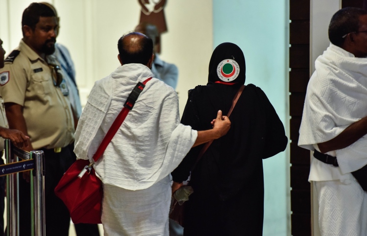 އުމްރާއަށް ދާ މީހުން ފަސޭހައިން ޑޮލަރު ގަތުމަށް ދިން މުއްދަތު އިތުރު ކޮށްފި