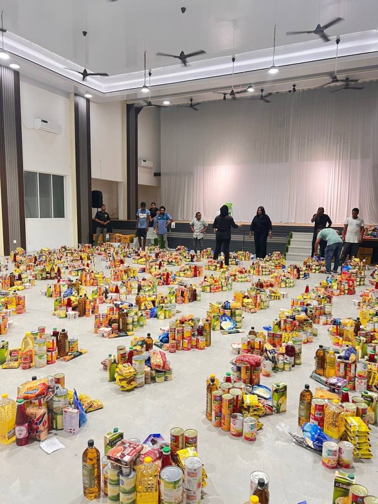 އައިކެއާ އާއި މަމްސް އެއިޑް ގުޅިގެން މި ރަމަޟާން މަހުވެސް އާއިލާތަކަށް "ކެއާ ބާސްކެޓް" ހަދިޔާކޮށްފި