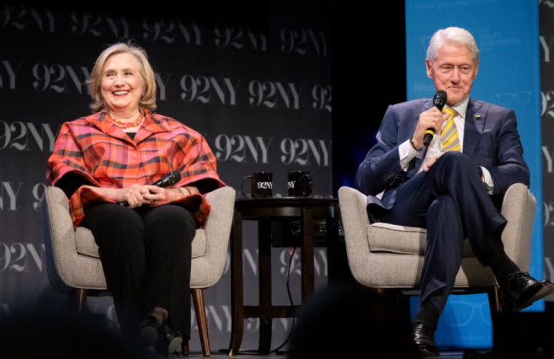 އެޕްސްޓީންގެ މައްސަލަ: ހިލަރީ ކްލިންޓަން ހައުސް ކޮމިޓީއަށް ހާޒިރުވެވަޑައިގެންފި