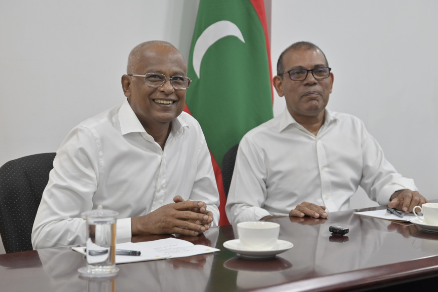ކުރިން އެއްކޮޅު ނަމަވެސް މިހާރު ނަޝީދު ވިދާޅުވަނީ ދެ އިންތިޚާބު އެއްކޮށްލާ ވޯޓަށް "ނޫނެކޭ ބުނަން ތައްޔާރު" ކަމަށް