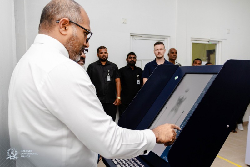 ސްކޭމް ކޯލް ހުއްޓުވަން އަޅާ ފިޔަވަޅުތަކުގެ ތެރެއިން، މާފުށީ ޖަލުގައި ބޮޑީ ސްކޭނިން މެޝިނެއް ބަހައްޓައިފި