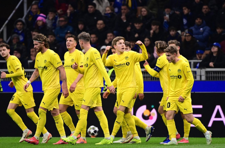 ބޯޑޯ/ގްލިމްޓް ކުޅެނީ "މިލިޓަރީ ގޭމެއް"