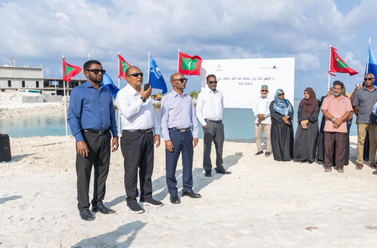 މާފުށީ ހިއްކި ސަރަޙައްދު ގުޅާލާ ބްރިޖުގެ އަމަލީ މަސައްކަތް ފަށައިފި