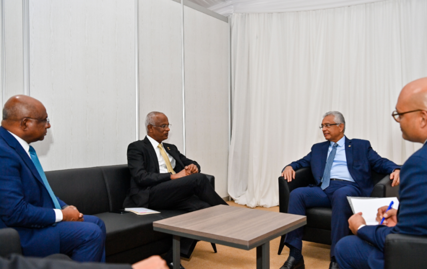 މޮރިޝަސްއިން ދެމި ރަތް ރޮނގާއެކު ކަނޑައިލި ގުޅުން: އިތުރު ގޮންޖެހުމެއް؟