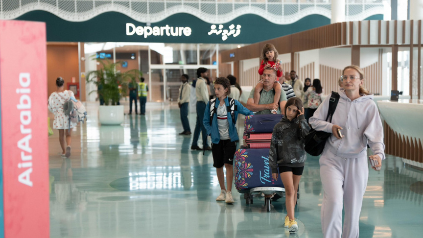 ނުފުރި އެއާޕޯޓުގައި ތާށިވި ފަތުރުވެރިންގެ ވިސާ އިތުރުކޮށްދެނީ