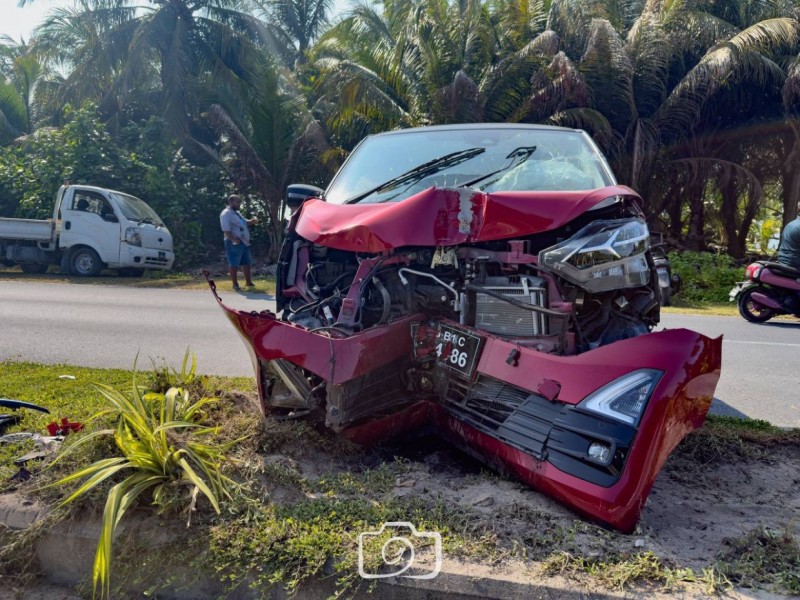 ފޮނަދޫ ލިންކުރޯޑުގައި ކާރެއް ކޮންޓްރޯލްނުވެ، އެކްސިޑެންޓެއް ހިނގައި، ދެ މީހުންނަށް އަނިޔާވެއްޖެ