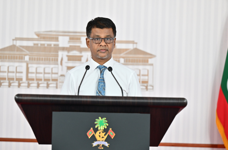 ޝީޝާ މަނާކޮށް، ހަކުރު ސަބްސިޑީ ކަނޑާލައި ޓެކްސް ނެގުމުގެ މަޝްވަރާ އެބަކުރަން: ނާޒިމް