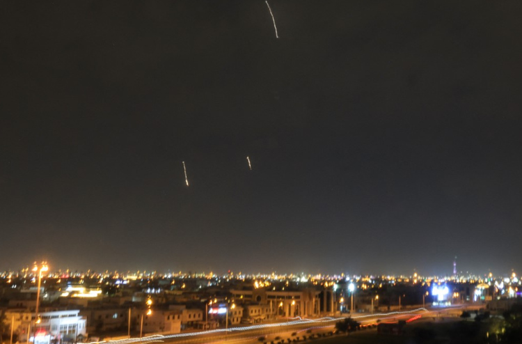 ބައެއް އަވަށްޓެރިން ތިބީ ދުޝްމަނުންގެ ދަށުވެފައި ކަމަށް ބުނެ އީރާންގެ އިތުރު ހަމަލާތަކެއް