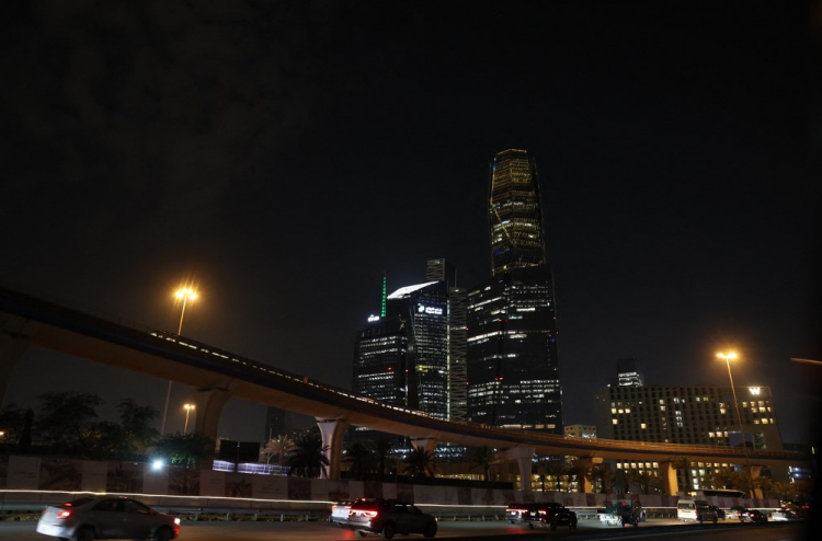 ހަމަލާއެއްގައި ސައޫދީން އިންޑިއާ މީހަކާއި ބަންގްލާދޭޝް މީހަކު މަރުވެ 12 މީހަކު ޒަހަމްވެއްޖެ