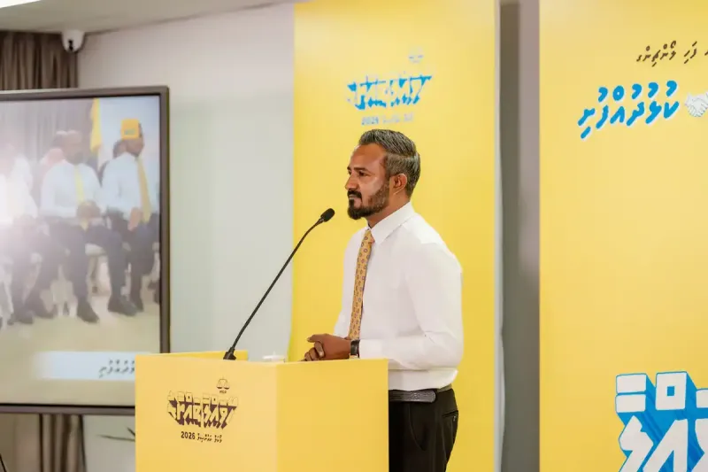 އެމްޑީޕީ ކެނޑިޑޭޓުން ތުންފަތަށް ހީރާސް ޖަހައި, ދެ އަތާއި ދެފައި ބަނދެވިފައިވާ ދޫންޏެއްހެން ނުތިބޭނެ: މޭޔަރ ޢާޠިފް