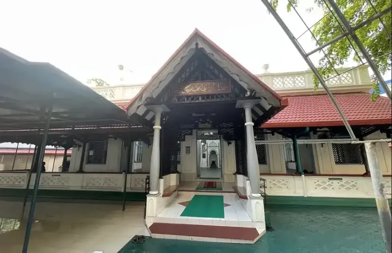 ބަންޑާރަ މިސްކިތް ތަޅާނުލުމަށް ގިނަ ބަޔަކު ގޮވާލަނީ، މިނިސްޓަރ ވިދާޅުވީ އެއީ މުޤައްދަސް ތަނެއް ނޫންކަމަށް!