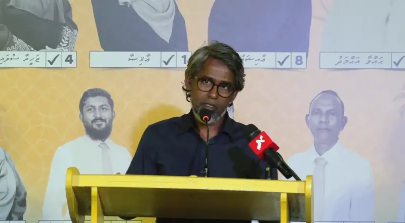 އެމްޑީޕީން ރައްޔިތުންނަށް ދައްކަނީ ސިޔާސަތުތަކެއް، ޕީއެންސީން ދައްކަނީ ކަޅު ދަބަހެއް: ޒިޔާދު