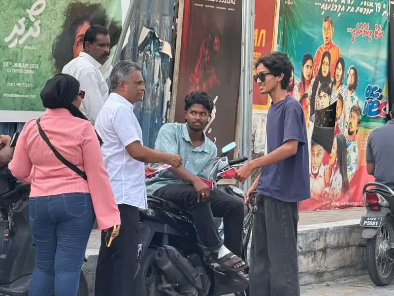 ދެ އިންތިހާބު އެއްކޮށްލާ ވޯޓުގެ މައުލޫމާތު ދިނުމަށް އެމްޑީޕީ އިން އެތައް ހާސް ލީފްލެޓެއް މާލޭގައި ބަހައިފި