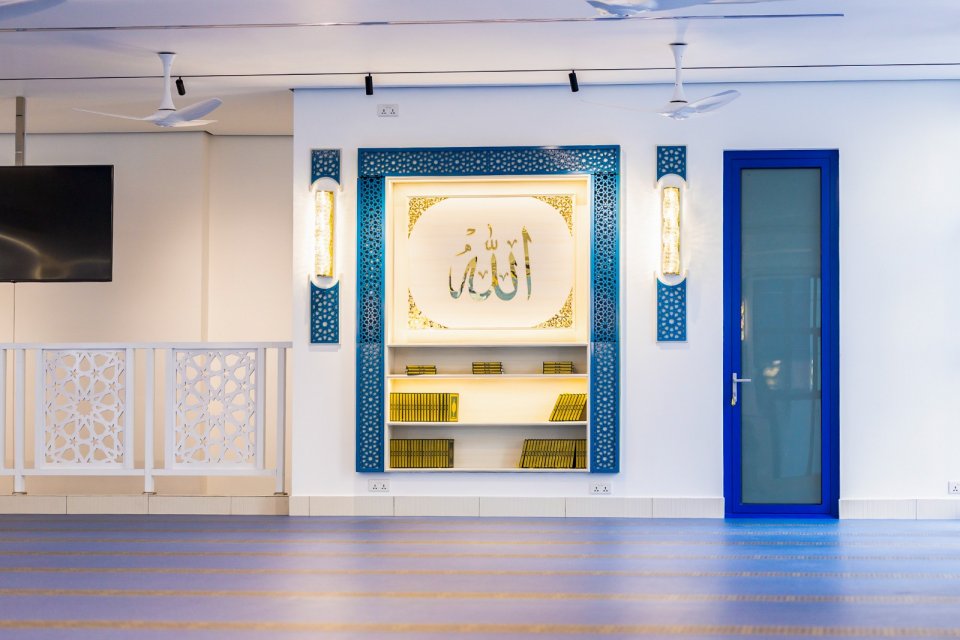 އަލަށް ހުޅުވި މިސްކިތްތަކަށް ސަޢުދީން ހަދިޔާކުރި މުސްޙަފްތައް ފޯރުކޮށްދީފި