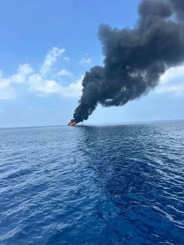 އައްޑޫ ސިޓީ ފޭދޫ ކައިރީގައި އޮތް ސަފާރީއެއްގައި އަލިފާން ރޯވެ އަނދަނީ