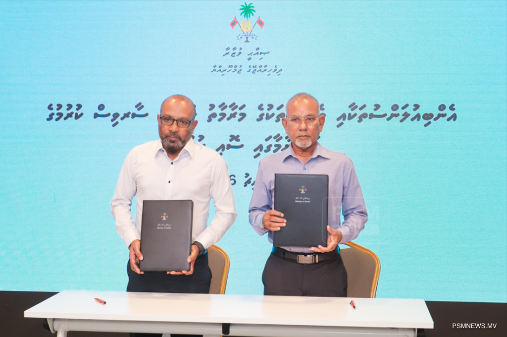 އަތޮޅުތެރޭގެ 14 ރަށަކަށް ބޭނުންވާ އެމްބިއުލާންސްތައް ހަވާލުކޮށްފި