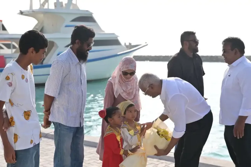 ކުރިއަށްއޮތް ލޯކަލް ކައުންސިލް ތަކުގެ އިންތިޚާބުގެ ކެންޕެއިނަށް ރައީސް ސޯލިހު މާފުށްޓަށް ވަޑައިގަތުމުން ހޫނު މަރުޙަބާ އެއް ކިޔައިފި