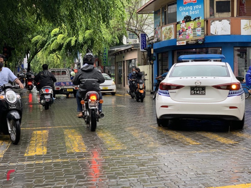 ސައިކަލެއްގައި ގަސްތުގައި ޕިކަޕަކުން ޖެއްސި ކަމަށް ތުހުމަތު ކުރެވޭ މައްސަލައެއްގައި 60 އަހަރުގެ މީހެއް ހައްޔަރުކޮށްފި