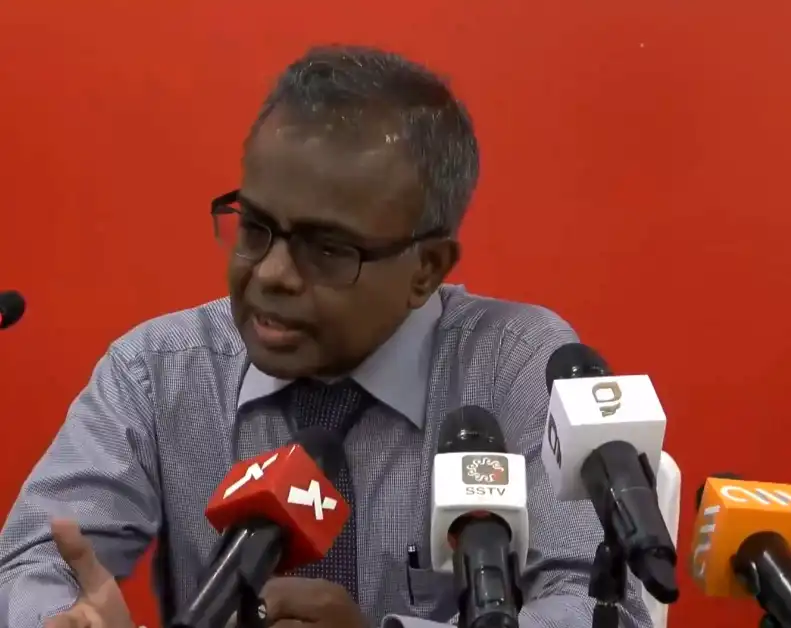 އިންތިޚާބުތަކަކީ ގާނޫނު އަސާސީގެ އަސާސީ ޖައުހަރީ ކަންތައްތަކެއް. އިންތިޚާބު އެއް ކުރުމަށް އެއްވެސް ކަހަލަ ޖަސްޓިފިކޭޝަނެއް ނުގެނެވޭނެ: ކުރީގެ އުއްތަމަ ފަނޑިޔާރު