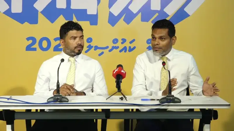 ހަނގުރާމާއާއެކު ރާއްޖެއަށް ވަންނަ ޑޮލަރު މަދުވެ، ޑޮލަރުން ހޭދަ ކުރާވަރު ވަރަށް ބޮޑަށް އިތުރުވޭ، ކުރިއަށް އޮތްތަނުގައި އަމަލުކުރާނެ ގޮތުގެ ޕްލޭން ސަރުކާރުން ކިޔައިދޭން ޖެހޭ: އަމްރު