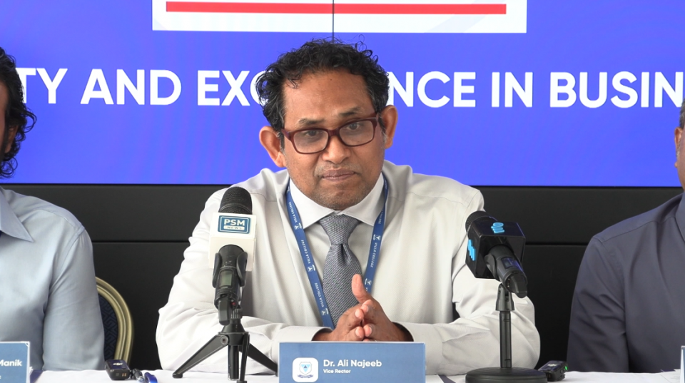 އިންސްޓިޓިއުޝަނަލް އެކްރެޑިޓޭޝަންސް ހޯދަން މަސައްކަތް ކުރަން: ވިލާ ކޮލެޖްގެ ވައިސް ރެކްޓަރ