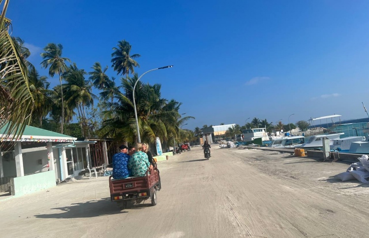 ދިގުރަށުގައި އެކޮމަޑޭޝަން ބްލޮކެއްގައި ރޯވެ ފަސް ބިދޭސީއަކު މަރުވެއްޖެ