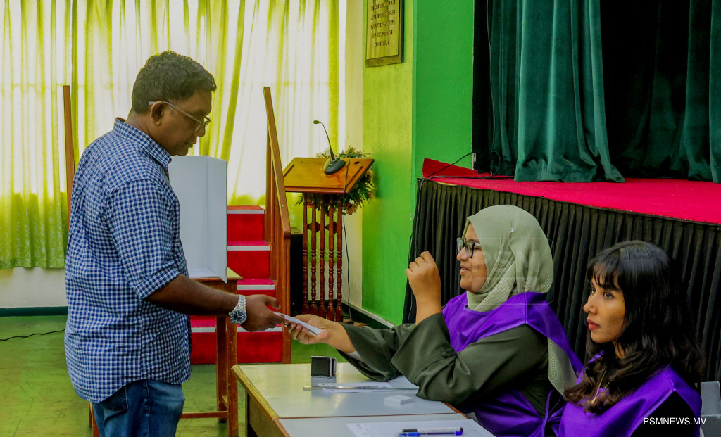 "ޑިމޮކްރަސީ ހަރުދަނާކުރުމަށް ދެ އިންތިޚާބު އެއްދުވަހެއްގައި ބާއްވަންޖެހޭ"