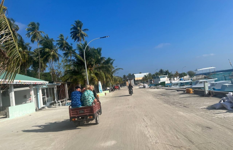 ދިގުރަށު އަލިފާން: މީހުން ސަލާމަތްކުރަން ވަންނަން ޖެހުނީ ފާރުތަޅާލައިގެން