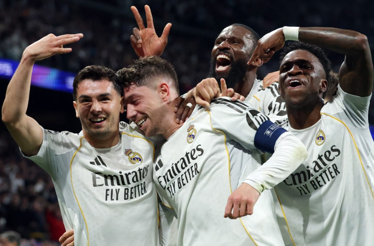 ޗެމްޕިއަންސް ލީގު ކްލެސިކޯ: ވިނީ ވެސް ހުއްޓައި ރެއާލްގެ ހެޓްރިކް ހީރޯއަކަށް ވެލްވާޑޭ