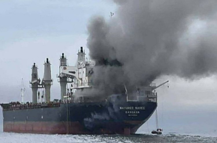 އިންޑިއާއަށް ދިޔަ ތައިލެންޑުގެ ކާގޯ ބޯޓަކަށް ހޮރްމުޒް ކަނޑޯޅީގައި ހަމަލާ ދީފި