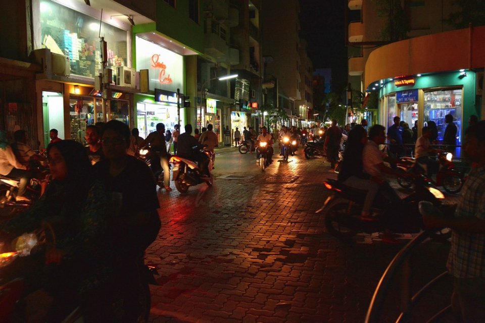 66 އަހަރުގެ އަންހެނެއްގެ އަތުން ފޭރުނު މީހަކު ހިފަހައްޓައިފި