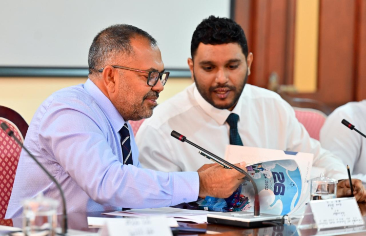 ލޯނާއި އިންޓްރެސްޓަށް އެއް ބިލިއަން ދައްކައިފި