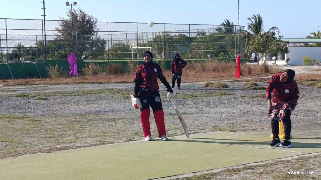 ތަށި އުފުލާލީ ކުނަހަންދޫ ބޯއިޒް