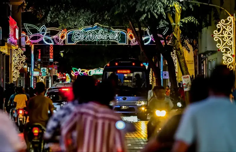 ހަނގުރާމައާ ގުޅިގެން ހަރަދު ކުޑަ ކުރުމަށް ފިޔަވަޅެއް ނަޅާ ކަމަށް ބުނެ ގިނަ ބައެއްގެ ފާޑު ކިޔުން އަމާޒުވުމާއި ގުޅިގެން އީދު ލައިޓް ހަމައެކަނި ސިޓީތަކުގައި ދިއްލަން ނިންމައިފި