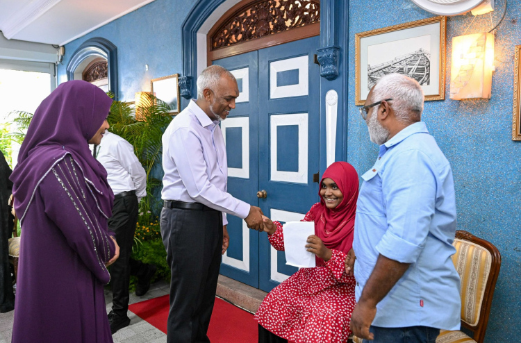 ރައީސްގެ ދެކަނބަލުން އީދު ސަލާން ކުރައްވައިފި