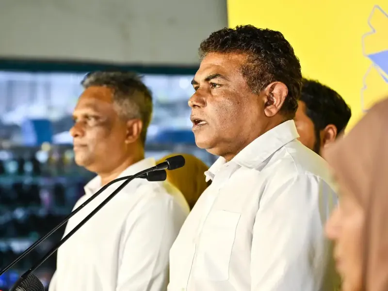 ސަރުކާރުން އުޅެނީ މުއިއްޒު ބޭނުންފުޅުވާ ކޮންމެ ވަގުތެއްގައި މަޖިލިސް އުވާލެވޭނެ ފަދަ ހީލަތެއް ހަދަން: ބޮންޑާ