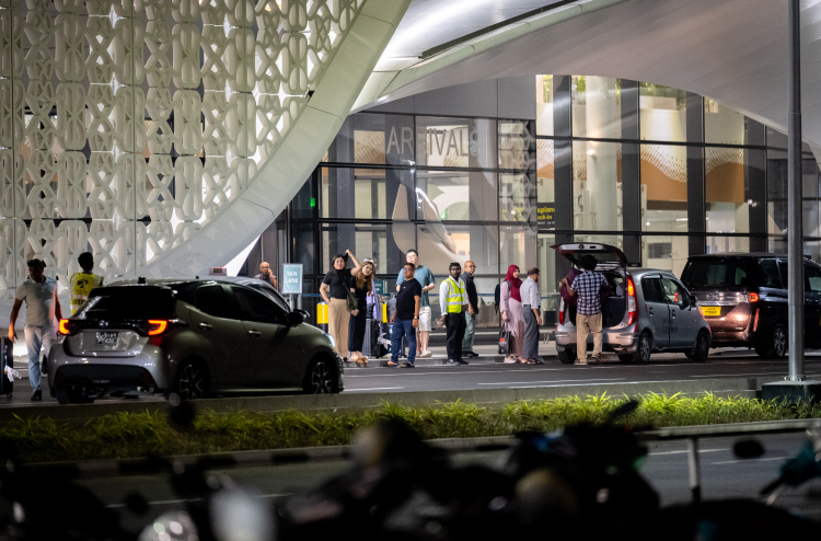 ފްލައިޓުގައި ހަމަނުޖެހުން ހިންގި ދިވެހި މީހާގެ ސިއްހީ ހާލަތަށް ރިއާޔަތްކޮށް ދޫކޮށްލައިފި