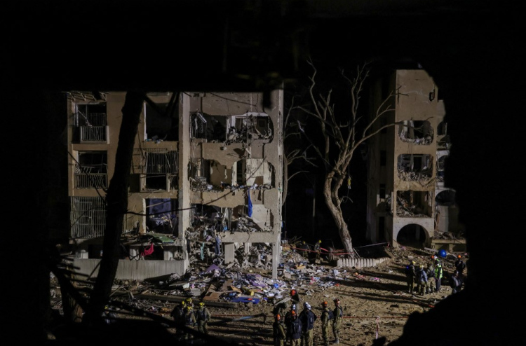 އިޒްރޭލުގެ ވައިގެ ދިފާއު ފެއިލްވެ އީރާންގެ ހަމަލާތަކެއްގައި 100 އަށްވުރެ ގިނަ މީހުން ޒަހަމްވެއްޖެ