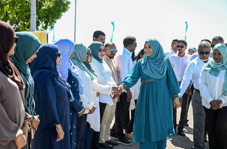 ކެމްޕެއިނަށް ފަސްޓްލޭޑީ ސާޖިދާ ތިނަދޫއަށް ވަޑައިގަތުމުން ހޫނު މަރުހަބާއެއް