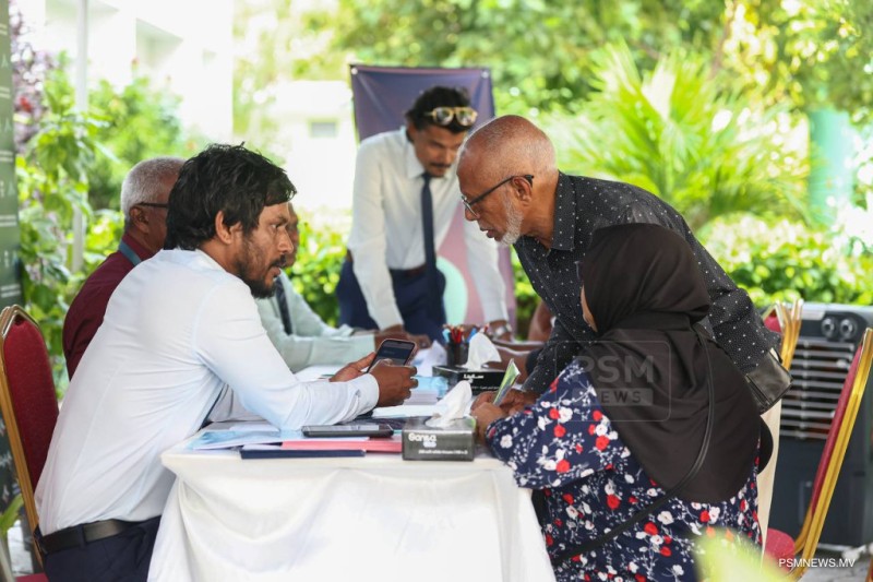 ދެމަފިރިންގެ ތެރެއިން އެކަކަށް ކުރިމަތިލެވޭ ކެޓަގަރީން މިހާތަނަށް 418 ފޯމު