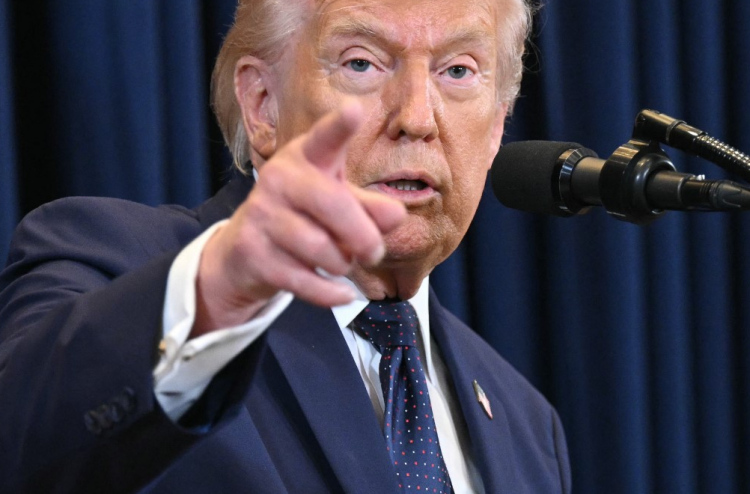 ހޮރްމޫޒް ކަނޑޯޅި 48 ގަޑިއިރުތެރޭ ނުހުޅުވައިފި ނަމަ އީރާންގެ އިންޖީނުގެތައް ގޮއްވާލާނަން: ޓްރަމްޕު