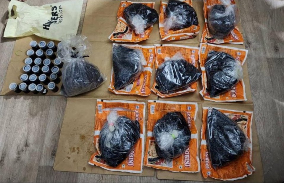 ރާއްޖެއެތެރެކުރަން އުޅުނު 11 ކިލޯއަށްވުރެ ގިނަ މަސްތުވާތަކެތި އަތުލައިގެންފި